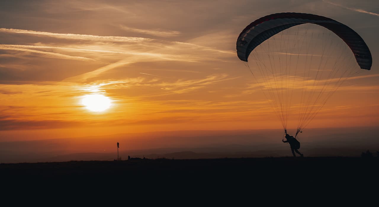 Wettbewerb im Gleitschirmfliegen