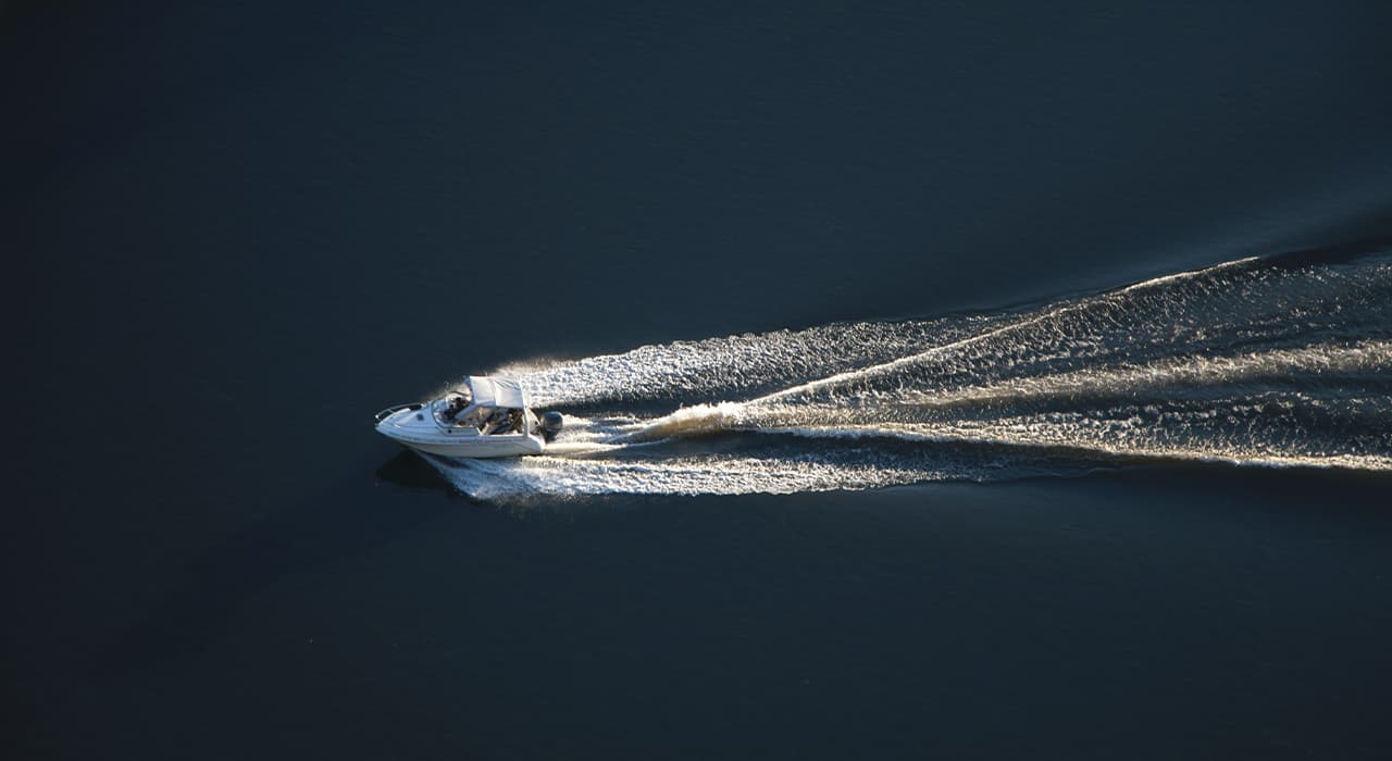 Rennen auf dem Wasser: Boote mit Raketenantrieb